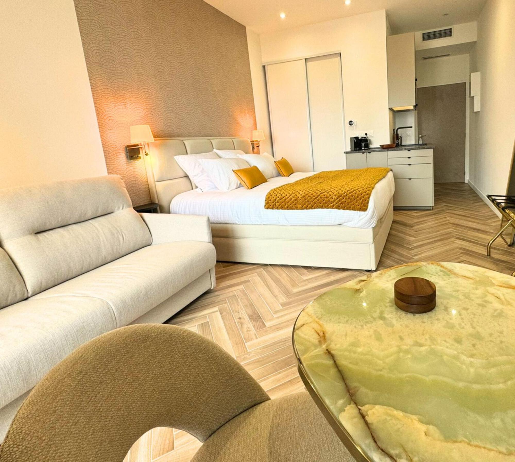Monaco Border Luxury Suite - Sea View - Pool Бюсолей Екстериор снимка
