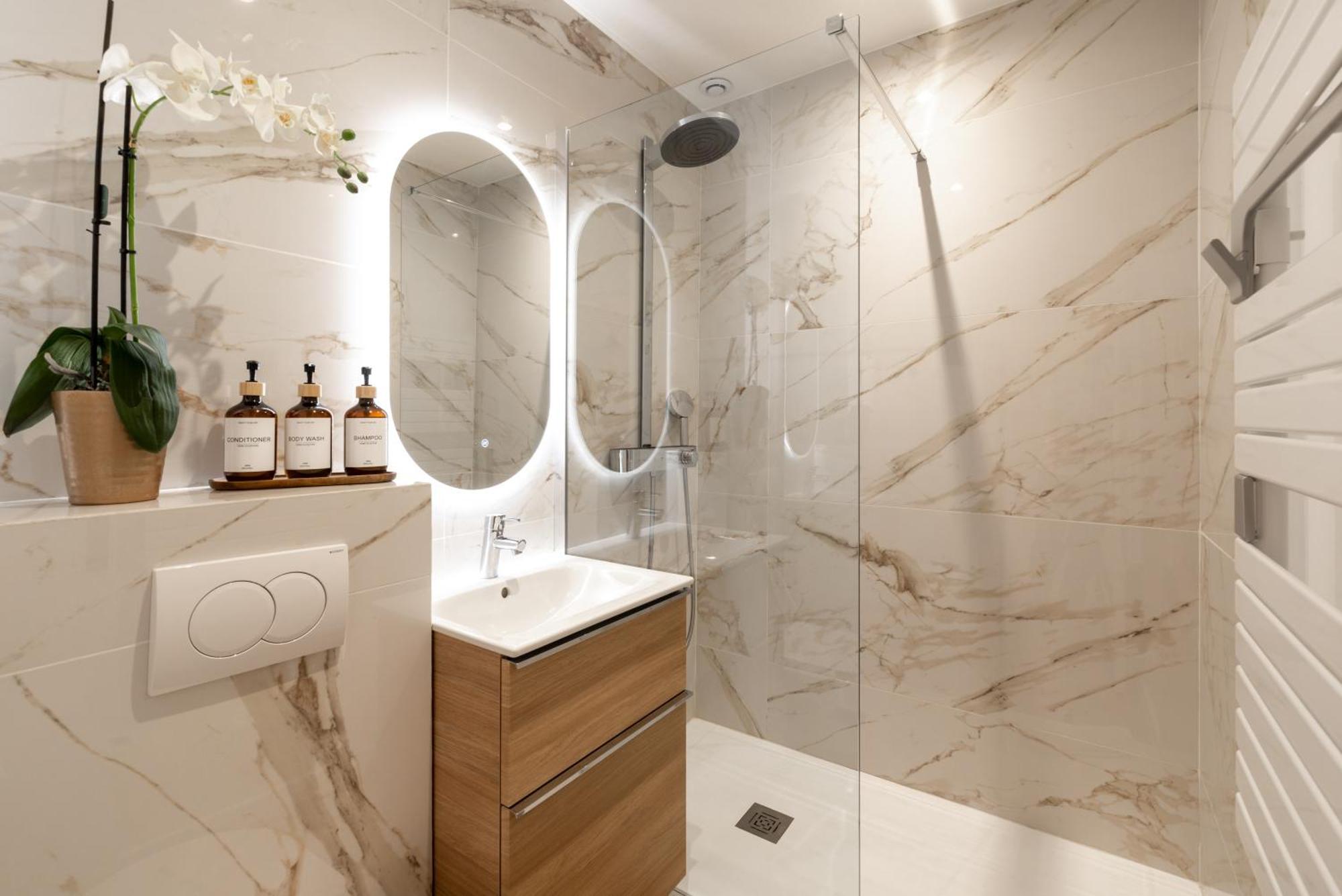 Monaco Border Luxury Suite - Sea View - Pool Бюсолей Екстериор снимка