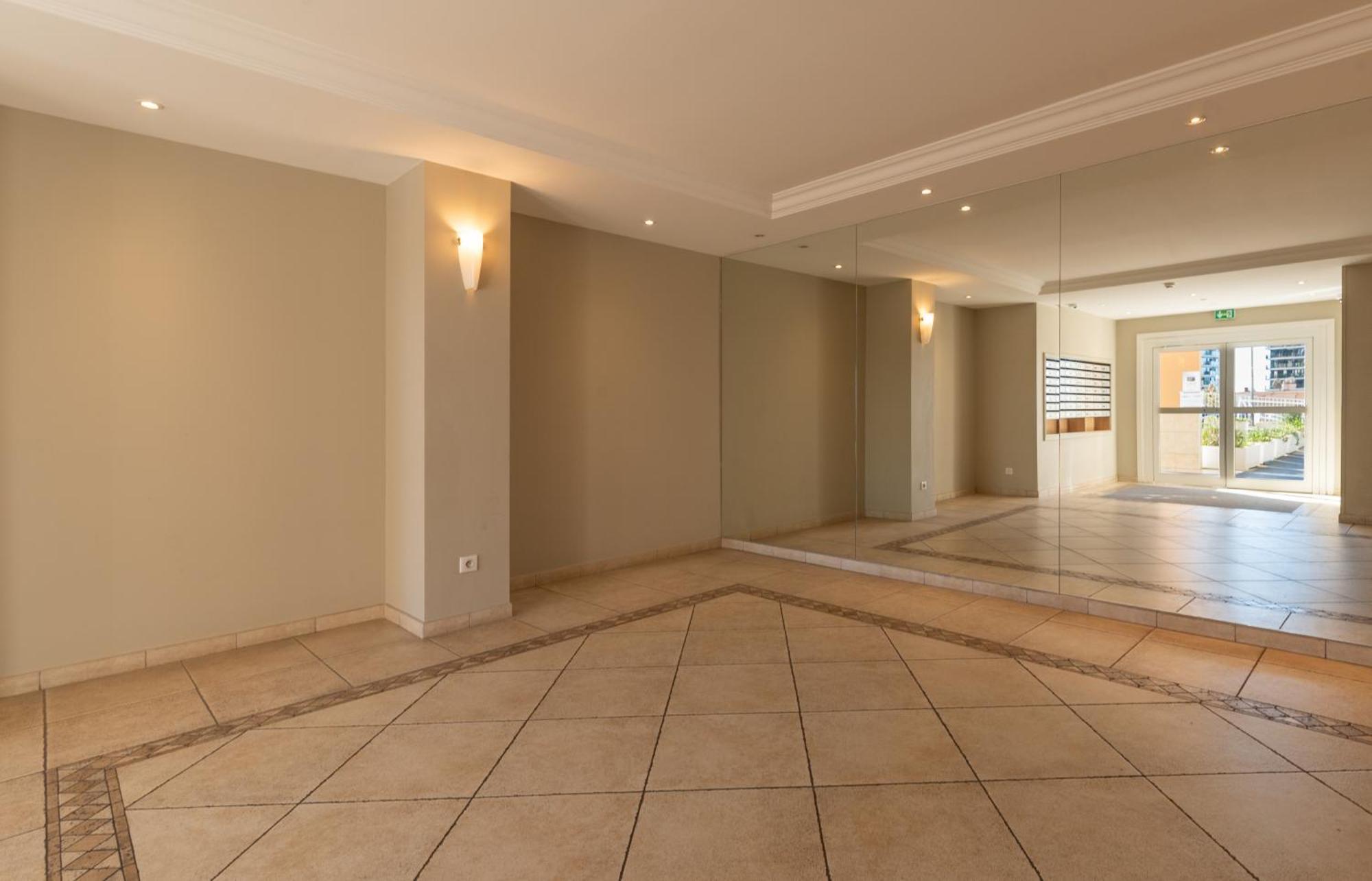 Monaco Border Luxury Suite - Sea View - Pool Бюсолей Екстериор снимка