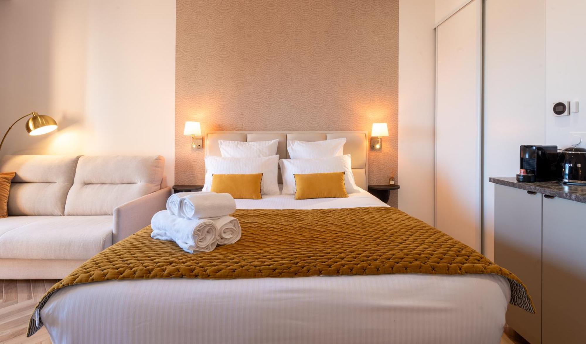 Monaco Border Luxury Suite - Sea View - Pool Бюсолей Екстериор снимка